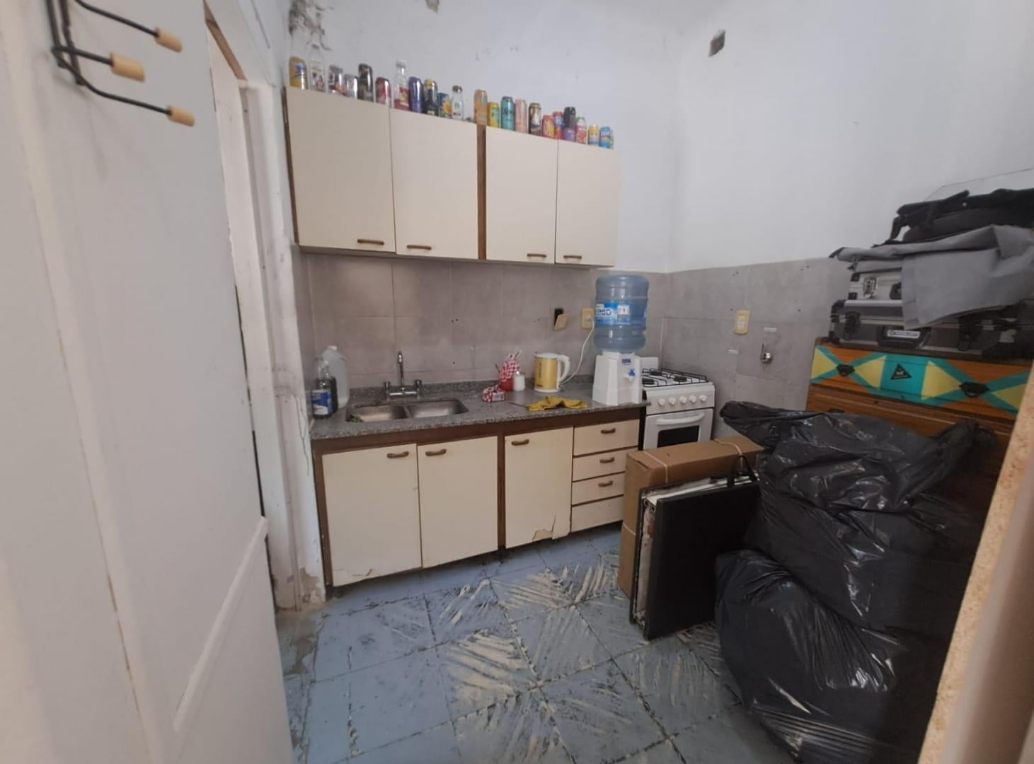 Foto de VENTA LOCAL ESCOBAR CENTRO RIVADAVIA TODOS LOS SERVICIOS CREDITO, imagen 1