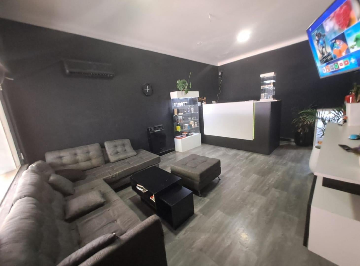 Foto de VENTA LOCAL ESCOBAR CENTRO RIVADAVIA TODOS LOS SERVICIOS CREDITO, imagen 2