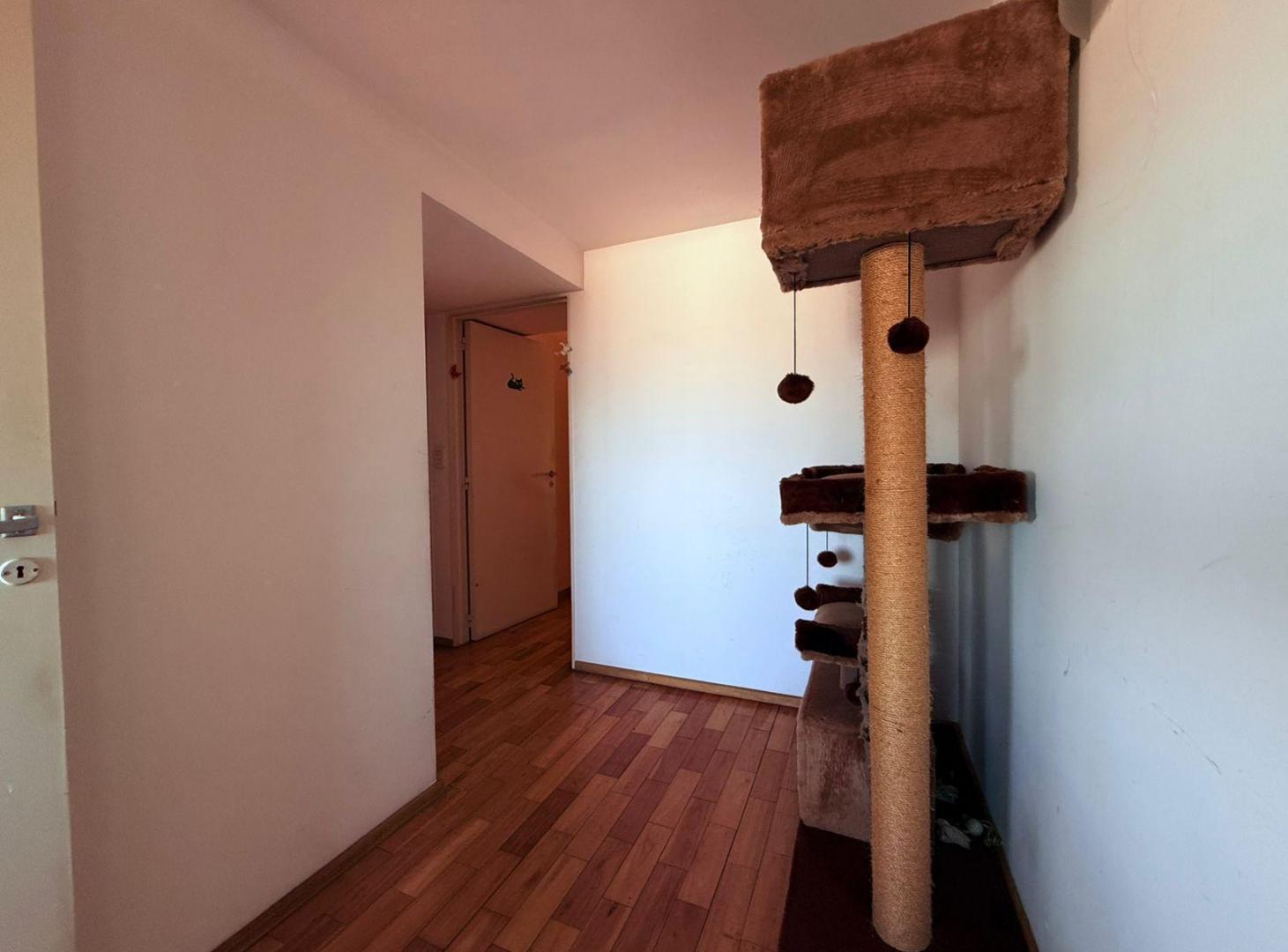 Foto de VENTA DEPARTAMENTO 4 AMBIENTES CON TERRAZA PROPIA Y COCHERA - VILLA, imagen 5