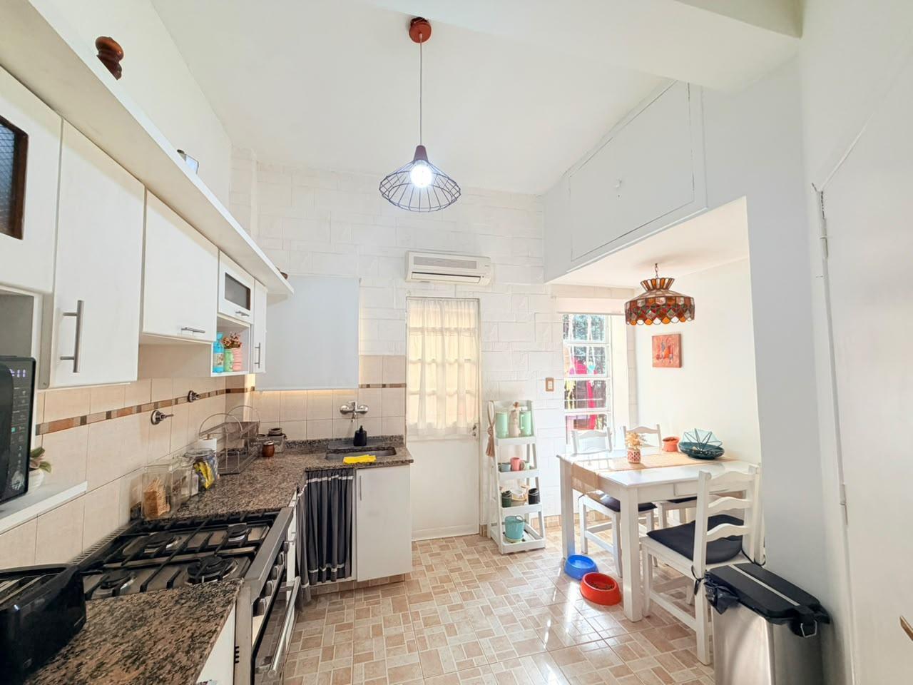 Foto de Venta PH 3 ambientes, luminoso, con patio y parrilla reciclado.Villa, imagen 2