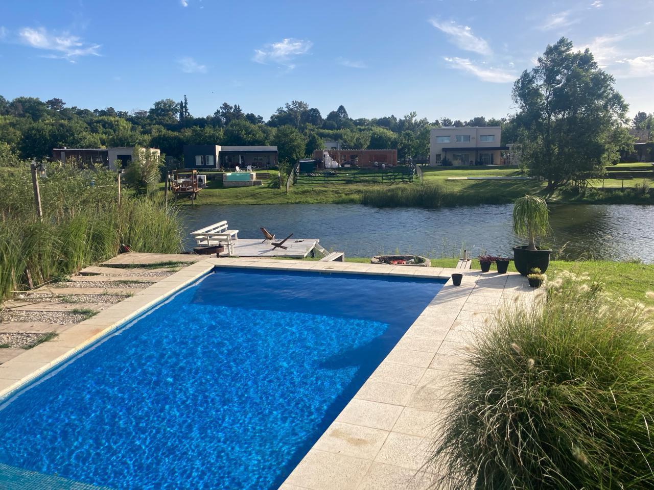 Foto de VENTA CASA 6 AMBIENTES LOTE INTERNO PILETA LAGO AMPLIA LUMINOSO BARRIO, imagen 1