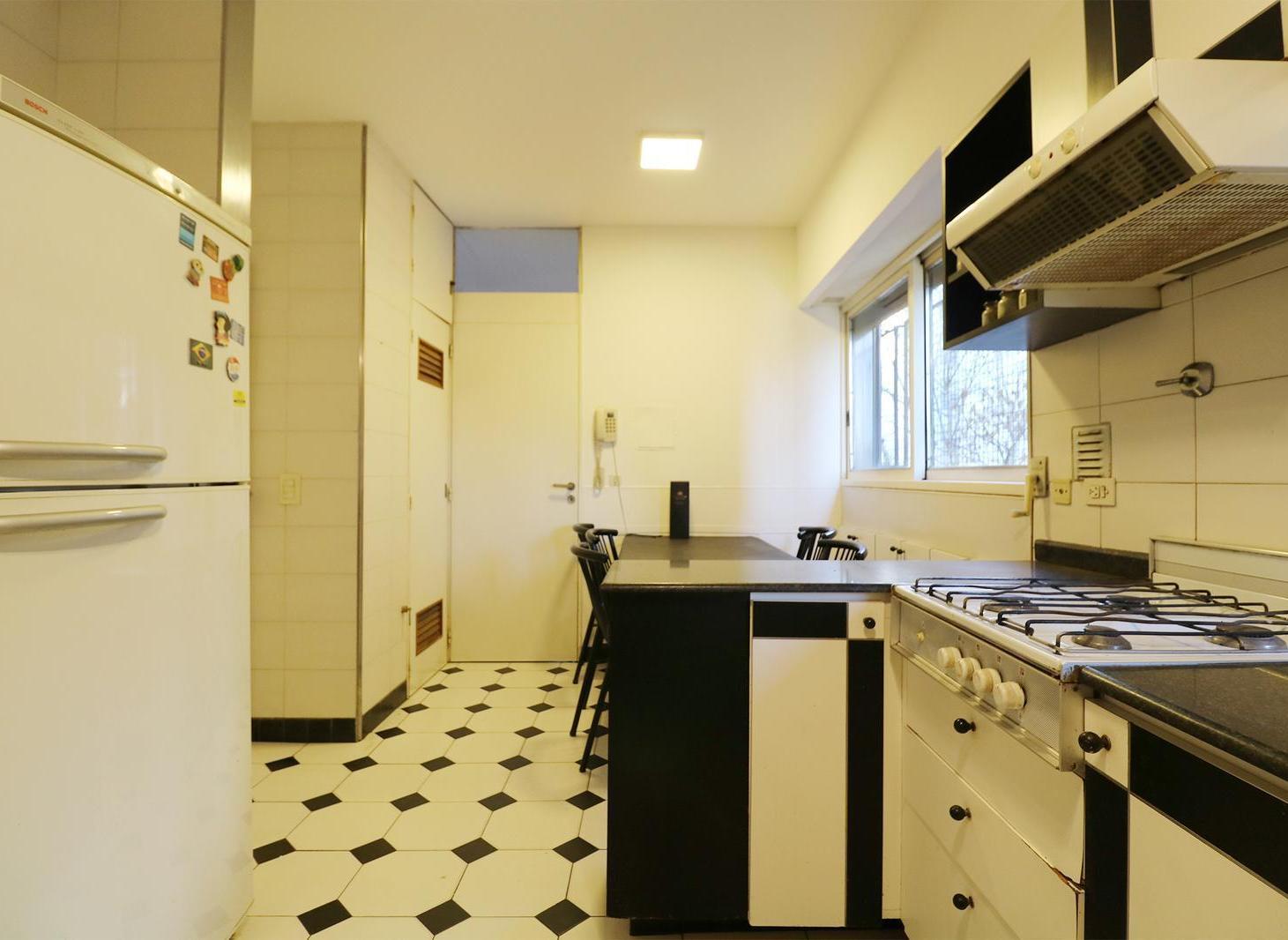 Foto de VENTA DEPARTAMENTO DE 4 AMBIENTES - PALERMO NUEVO - COCHERA - VISTA, imagen 2