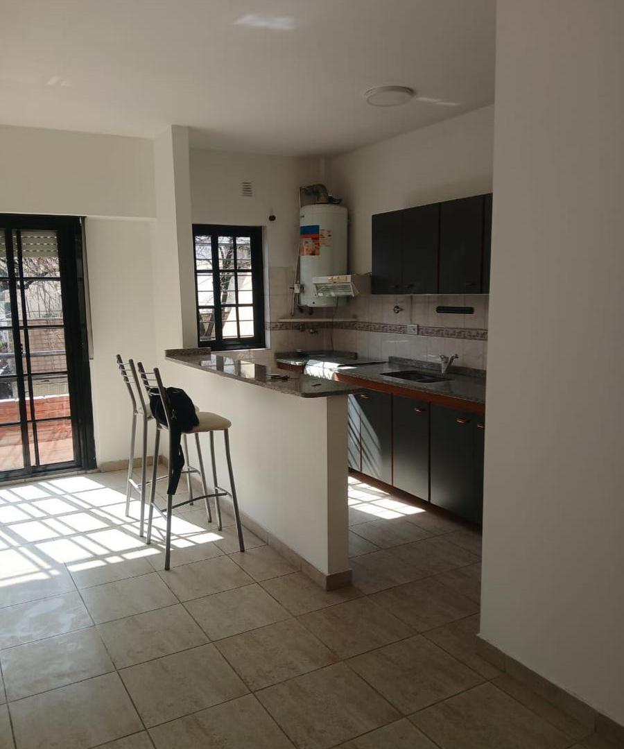 Foto de VENTA PH 2 AMBIENTES CON BALCÓN CORRIDO Y PATIO PRIVADO CON PARRILLA, imagen 1