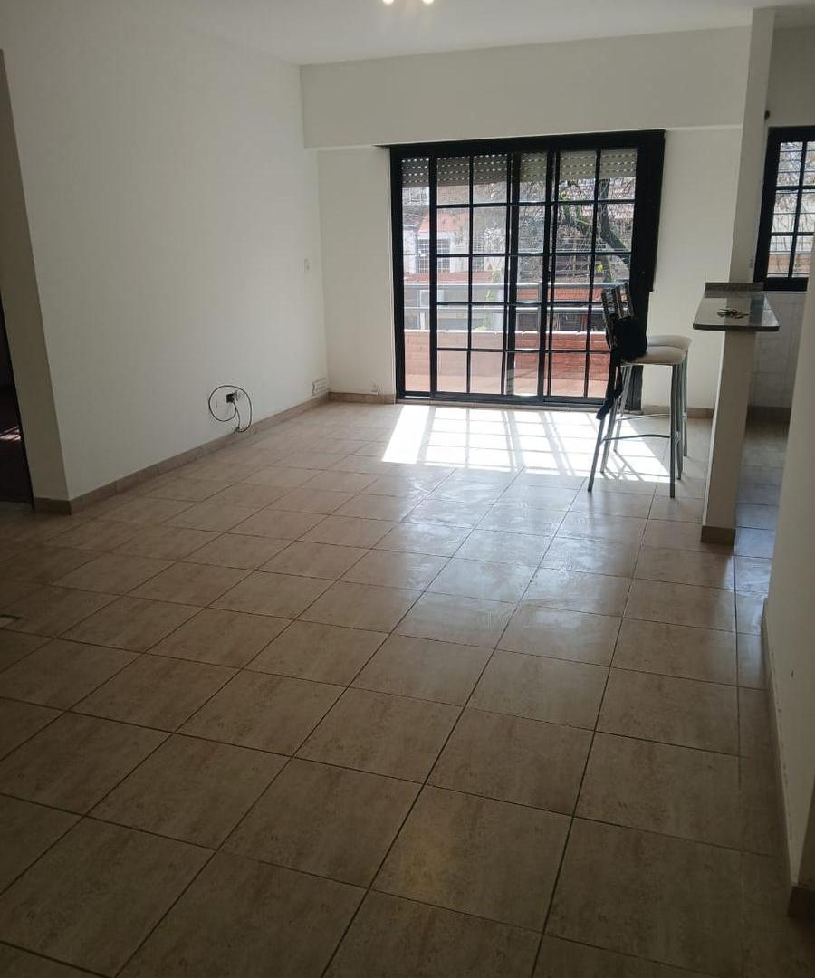 Foto de VENTA PH 2 AMBIENTES CON BALCÓN CORRIDO Y PATIO PRIVADO CON PARRILLA, imagen 3