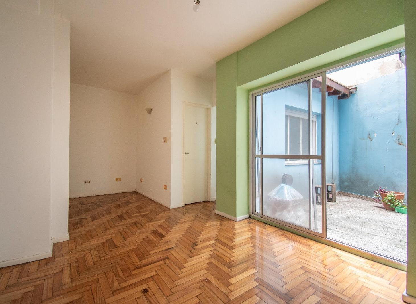 Foto de VENTA DEPARTAMENTO 2 AMBIENTES CON PATIO MUY LUMINOSO PERMUTA EN, imagen 3