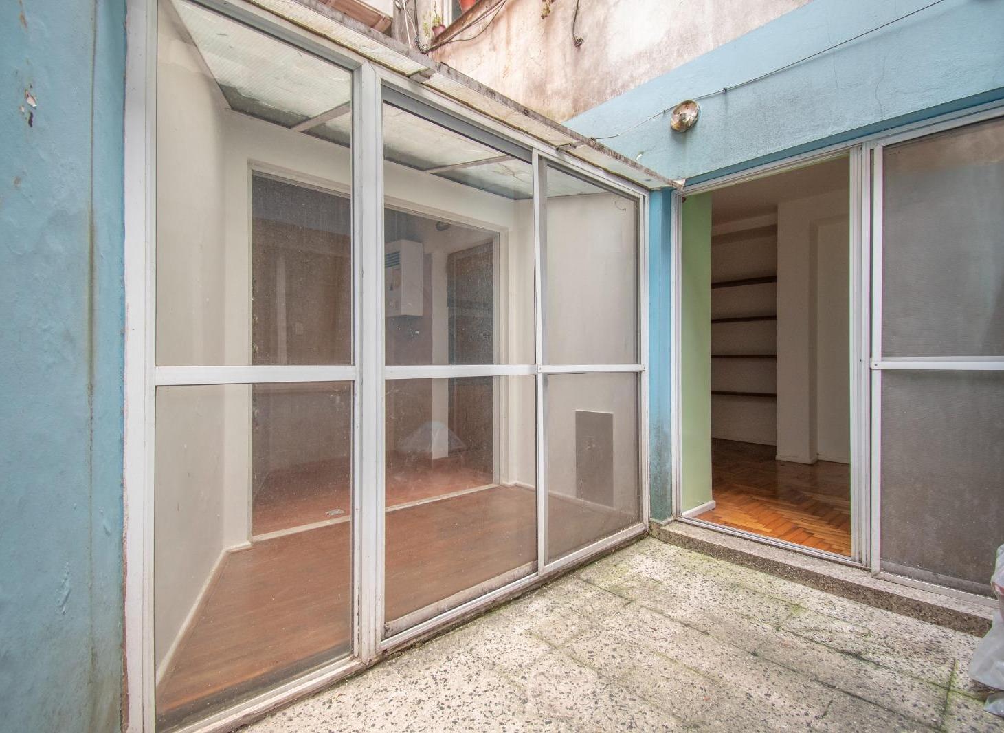 Foto de VENTA DEPARTAMENTO 2 AMBIENTES CON PATIO MUY LUMINOSO PERMUTA EN, imagen 5