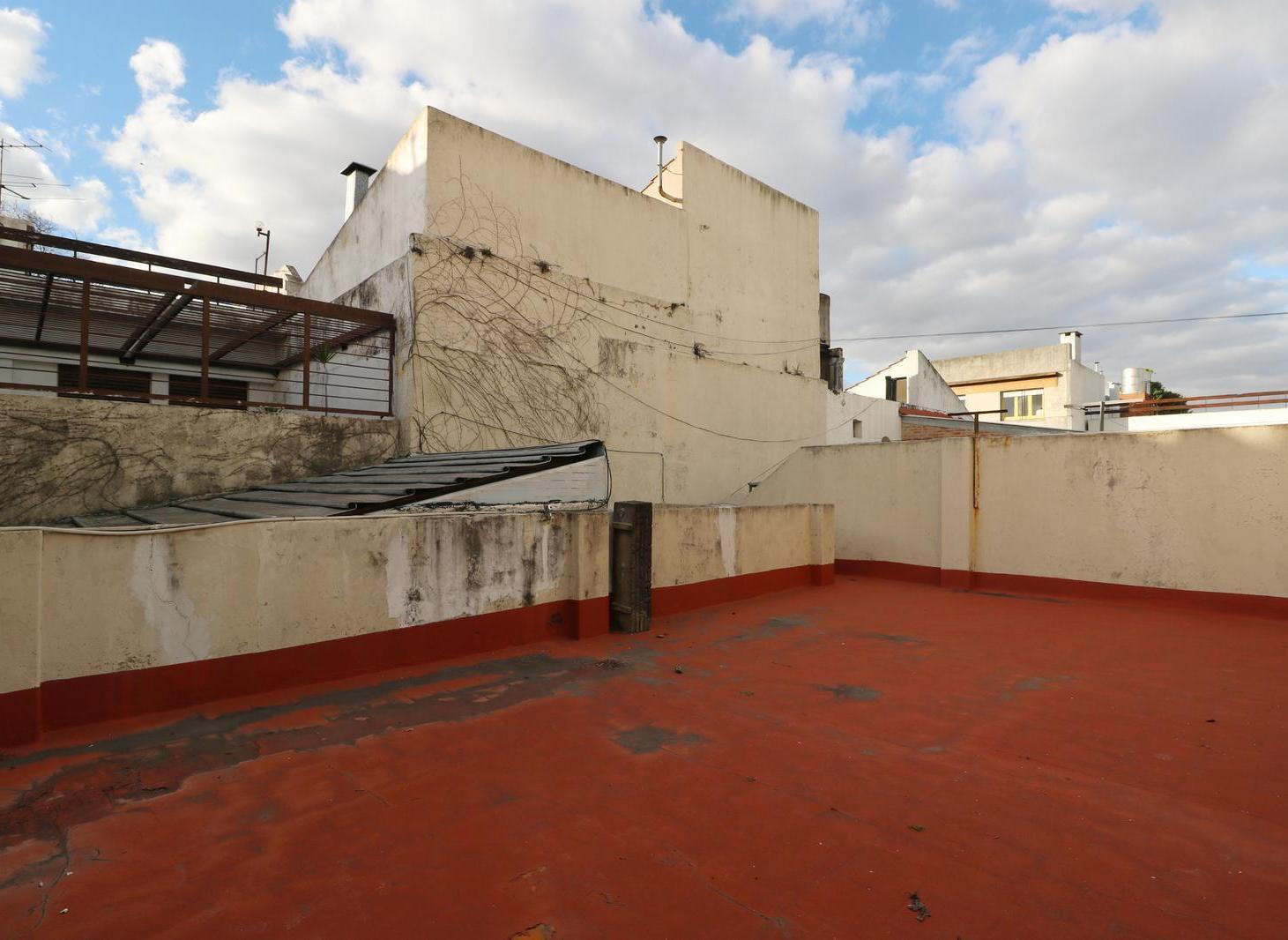 Foto de VENTA PH DE 4 AMBIENTES - PARQUE CHACABUCO - TERRAZA - ENTRADA, imagen 2
