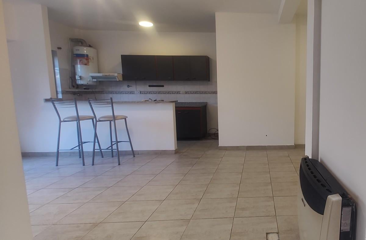 Foto de VENTA PH 2 AMBIENTES CON BALCÓN CORRIDO Y PATIO PRIVADO CON PARRILLA, imagen 5