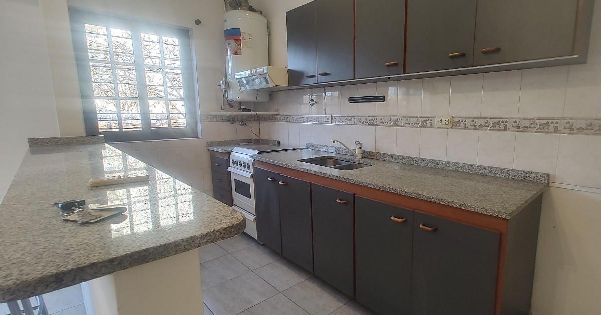Foto de VENTA PH 2 AMBIENTES CON BALCÓN CORRIDO Y PATIO PRIVADO CON PARRILLA, imagen 4