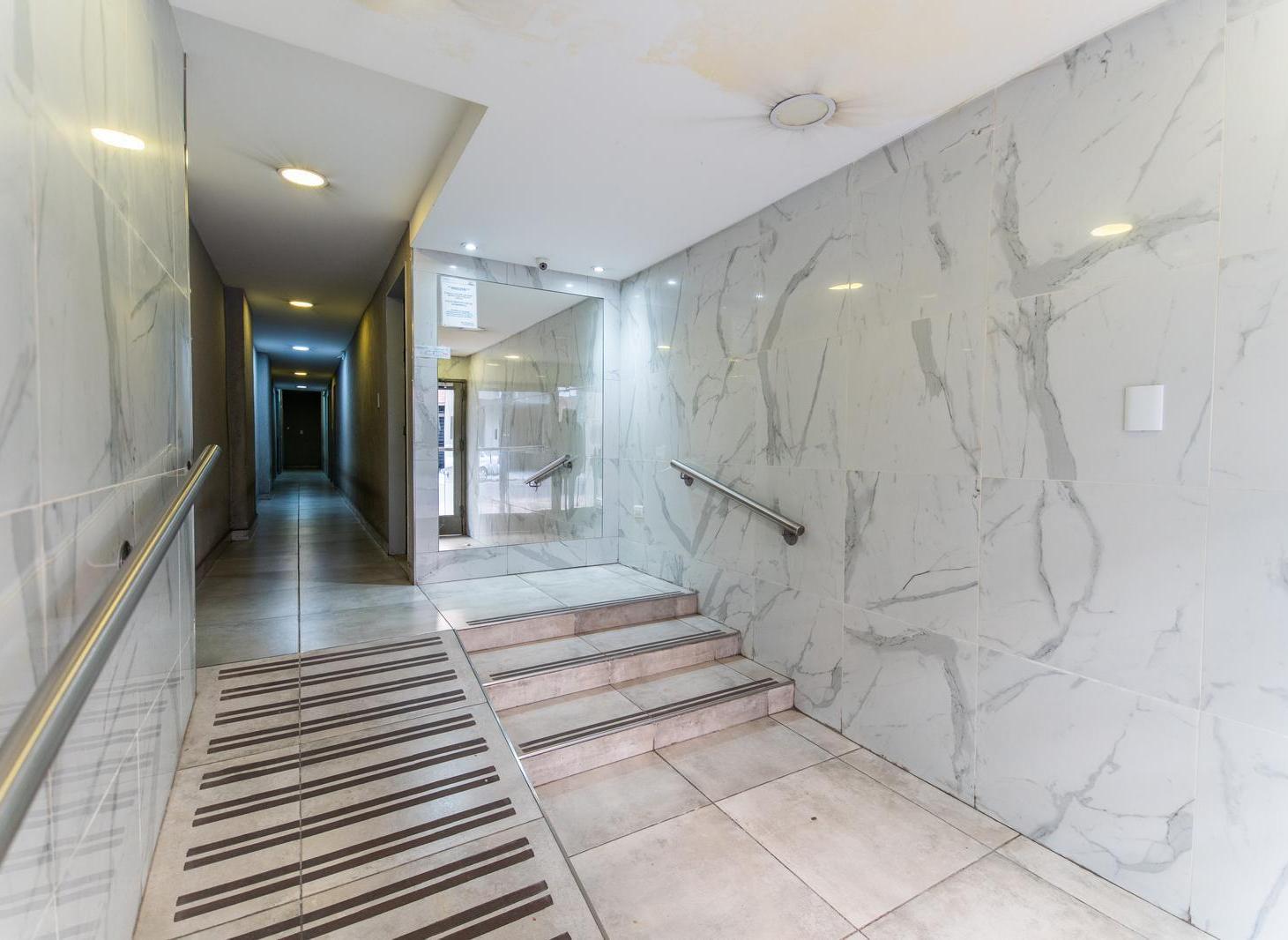 Foto de VENTA DEPARTAMENTO 2 AMBIENTES – AL FRENTE CON BALCON - APTO CREDITO Y, imagen 5