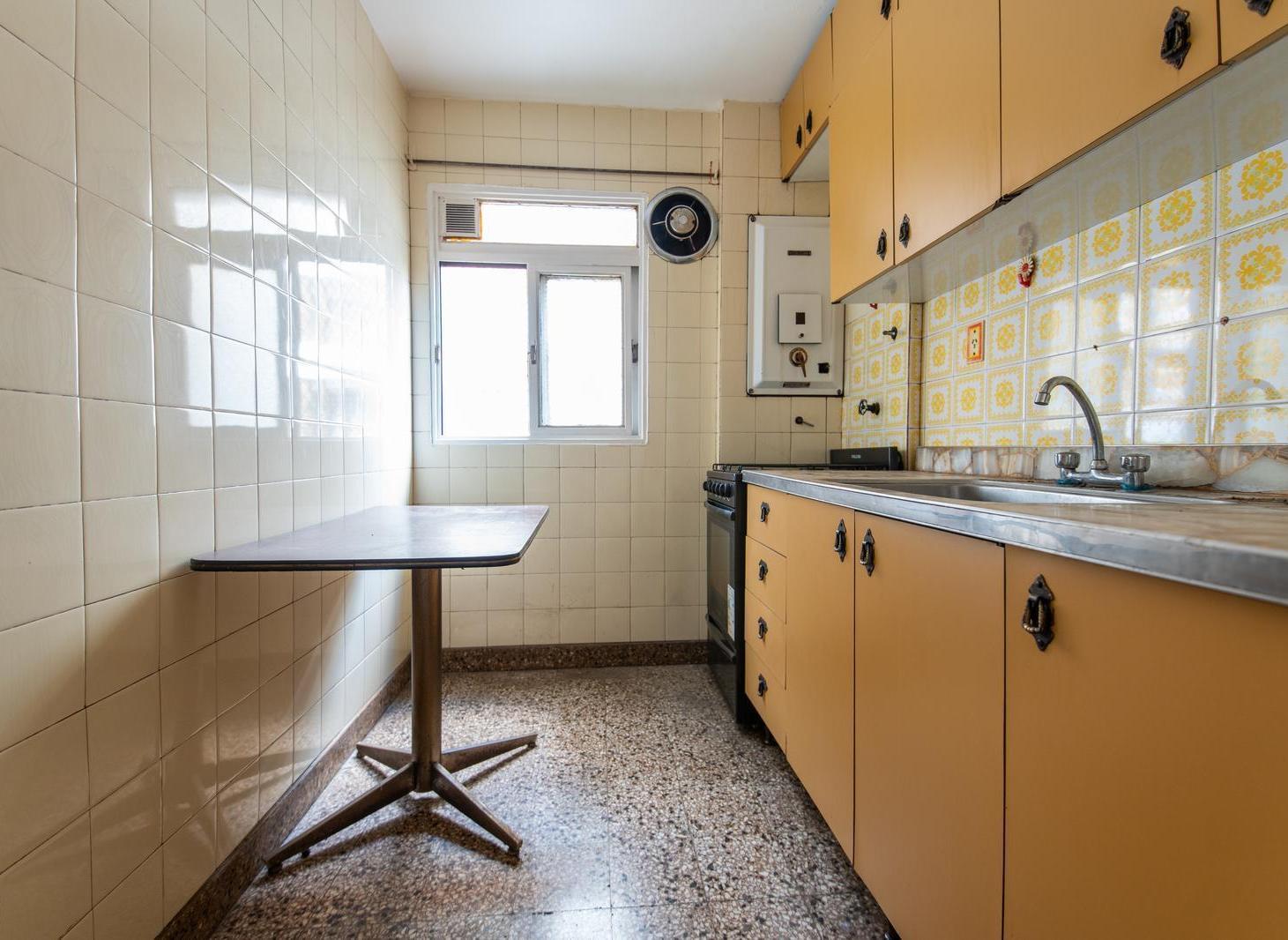 Foto de VENTA DEPARTAMENTO 2 AMBIENTES – AL FRENTE CON BALCON - APTO CREDITO Y, imagen 1