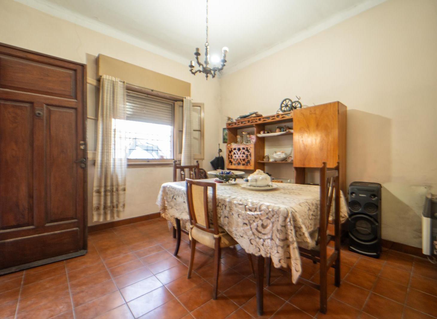 Foto de VENTA CASA MULTIFAMILIAR 6 AMBIENTES OPORTUNIDAD EN VILLA LURO - PERMUTA, imagen 1