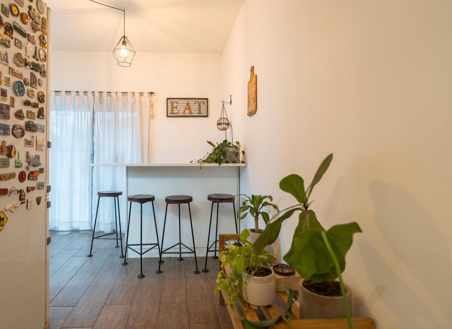 Foto de VENTA TRIPLEX 4 AMBIENTES con JARDÍN - CONDOMINIO C/ SEGURIDAD, imagen 2
