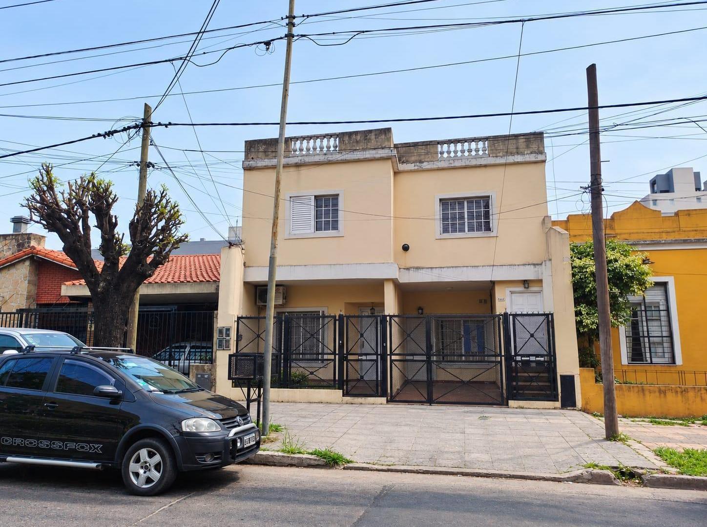Foto de VENTA DEPARTAMENTO 3 AMBIENTES TIPO CASA CON PATIO MEDIA CUADRA AV. H, imagen 1