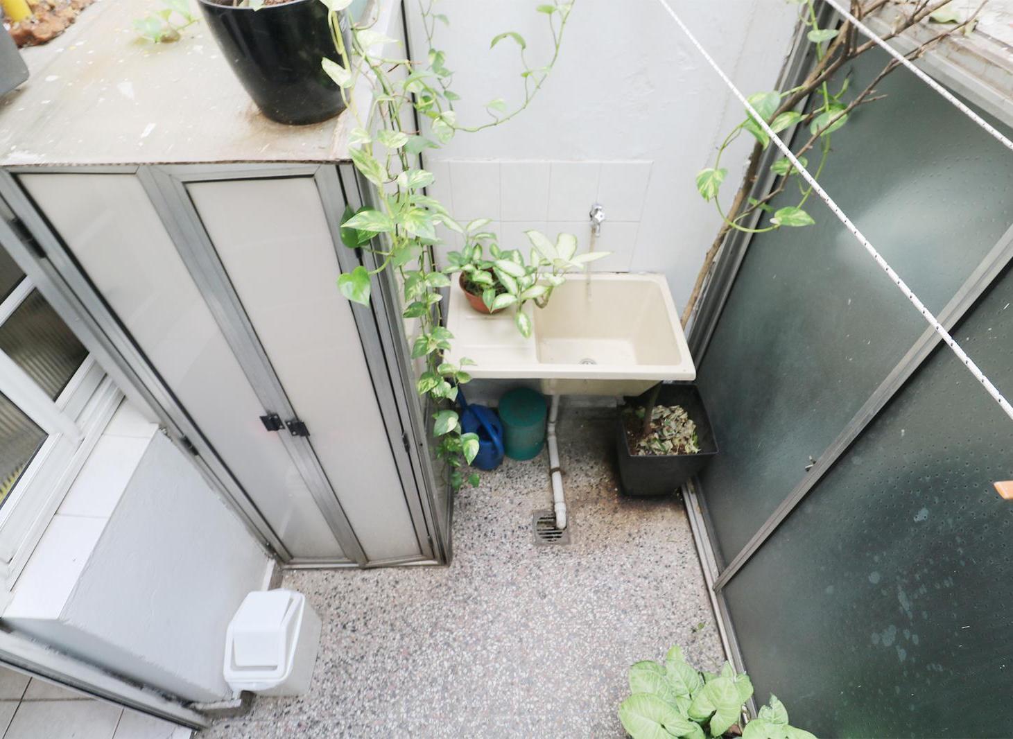 Foto de VENTA DEPARTAMENTO DE 2 AMBIENTES - CABALLITO - LUMINOSO - DOS PATIOS, imagen 1