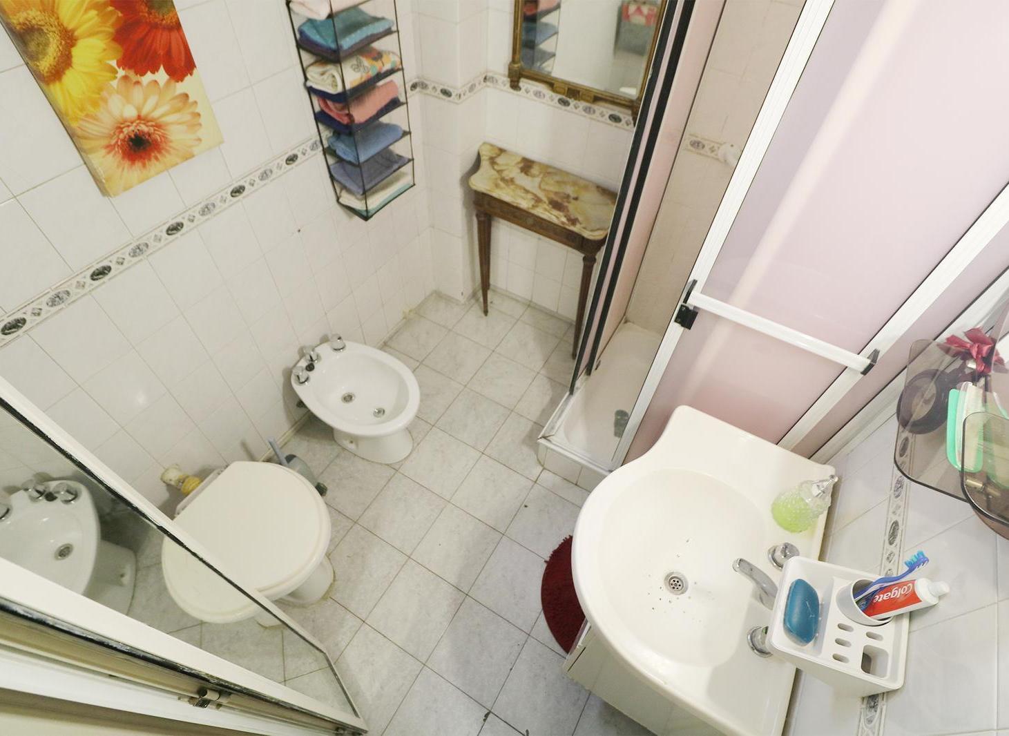 Foto de VENTA DEPARTAMENTO DE 2 AMBIENTES - CABALLITO - LUMINOSO - DOS PATIOS, imagen 2
