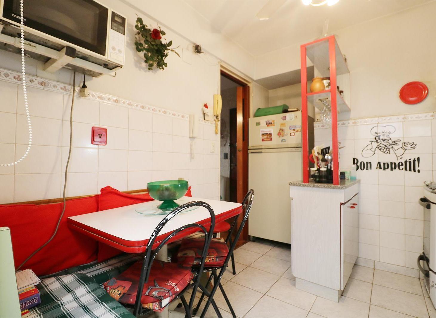 Foto de VENTA DEPARTAMENTO DE 2 AMBIENTES - CABALLITO - LUMINOSO - DOS PATIOS, imagen 4