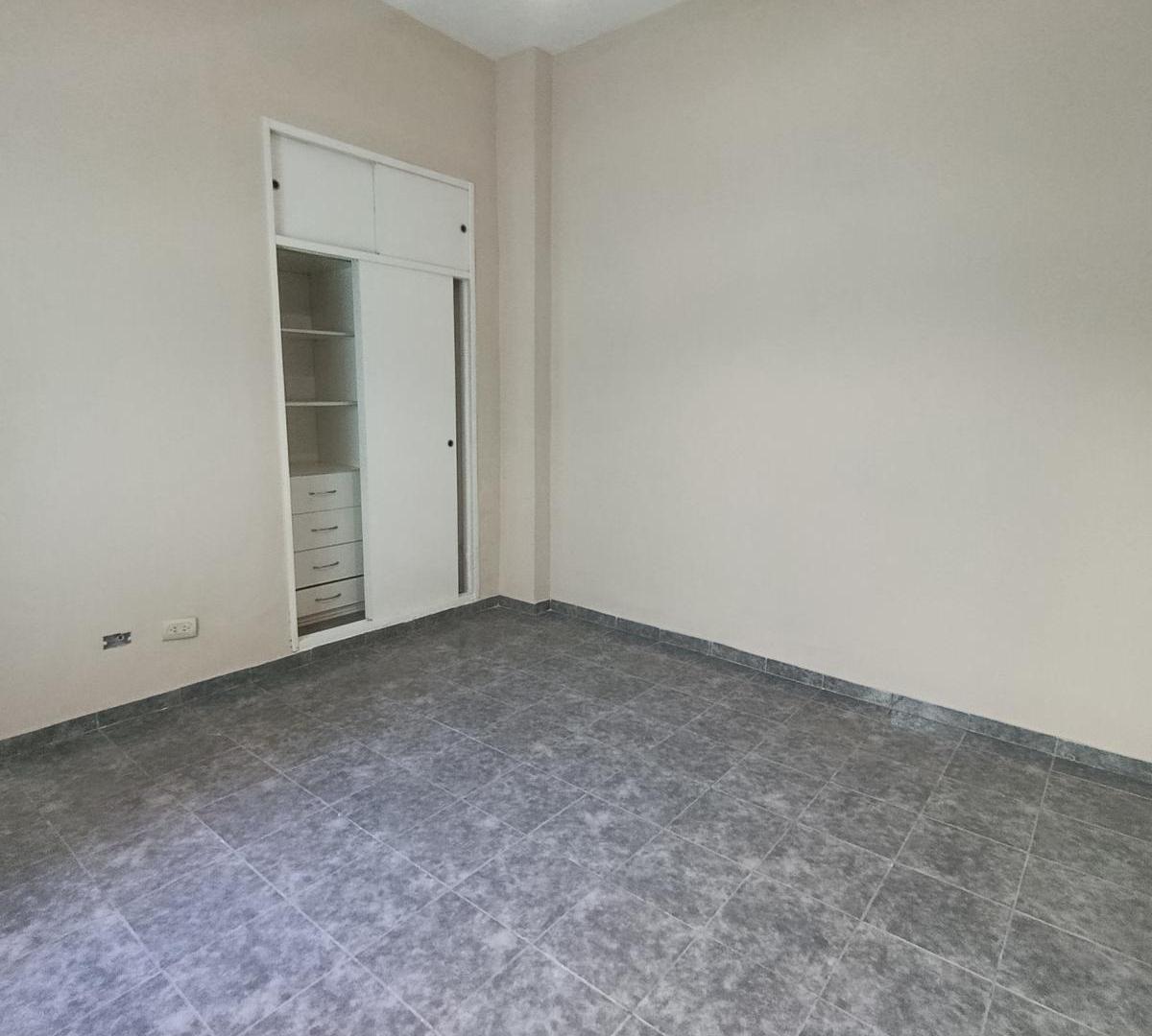 Foto de Venta PH 2 AMBIENTES SIN EXPENSAS PLANTA BAJA - VILLA LYNCH - San, imagen 3