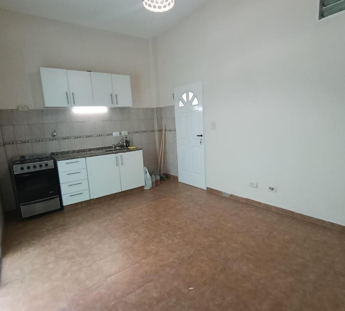 Foto de Venta PH 2 AMBIENTES SIN EXPENSAS PLANTA BAJA - VILLA LYNCH - San, imagen 4
