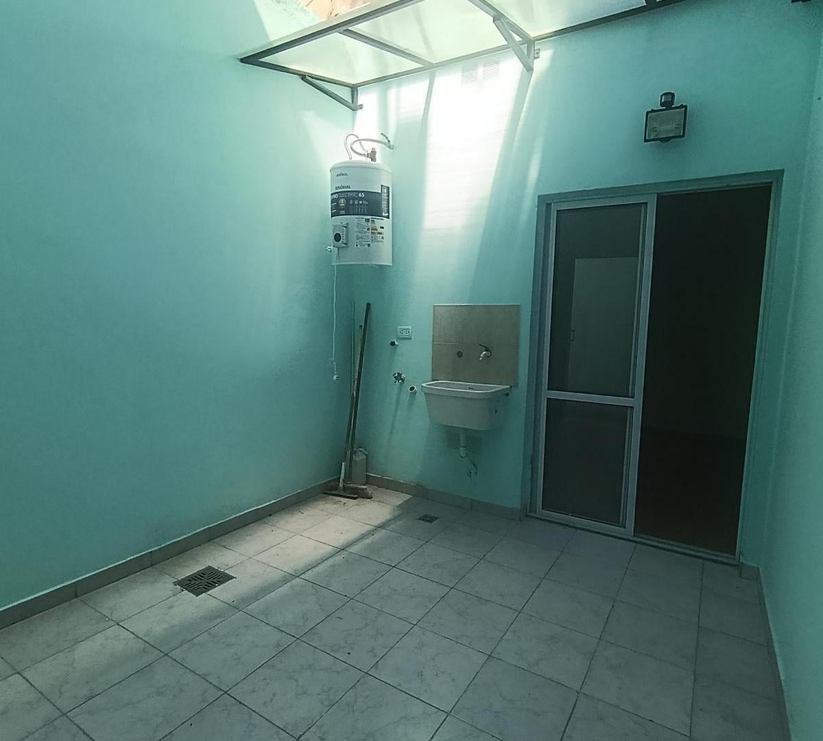 Foto de Venta PH 2 AMBIENTES SIN EXPENSAS PLANTA BAJA - VILLA LYNCH - San, imagen 5