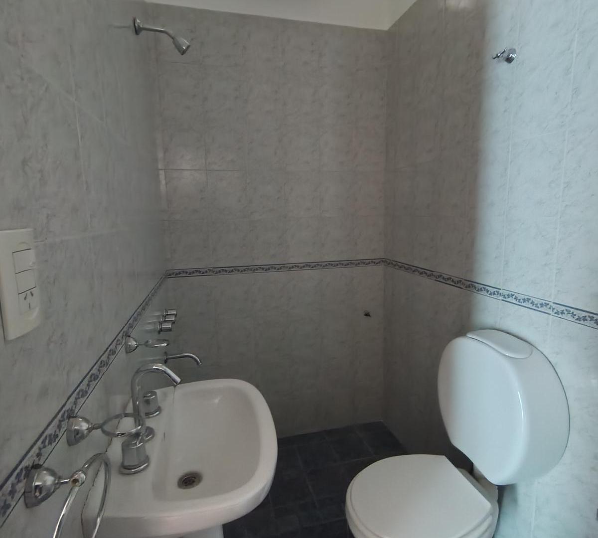 Foto de Venta PH 2 AMBIENTES SIN EXPENSAS PLANTA BAJA - VILLA LYNCH - San, imagen 2