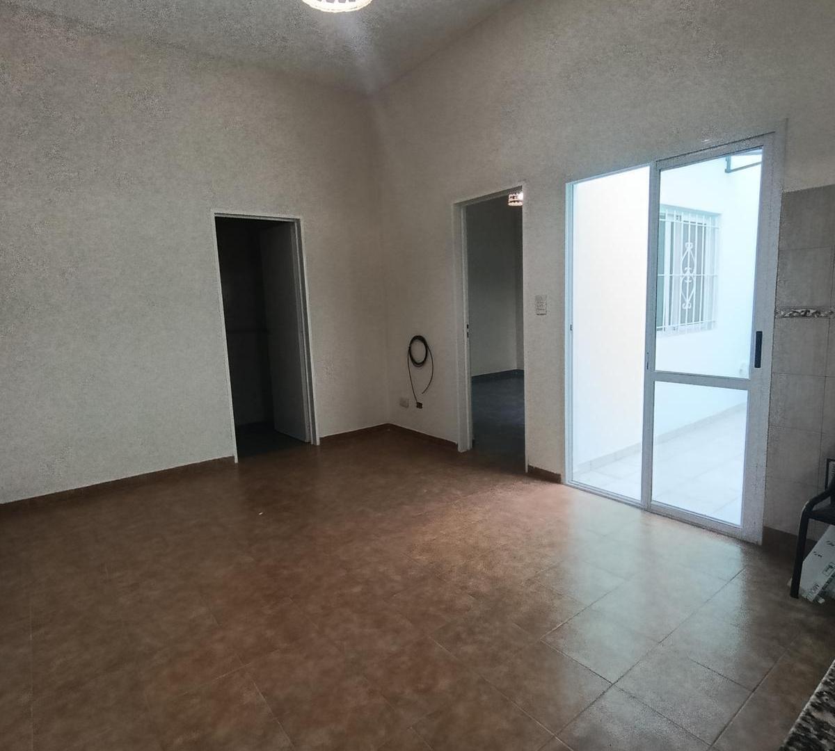 Foto de Venta PH 2 AMBIENTES SIN EXPENSAS PLANTA BAJA - VILLA LYNCH - San, imagen 1