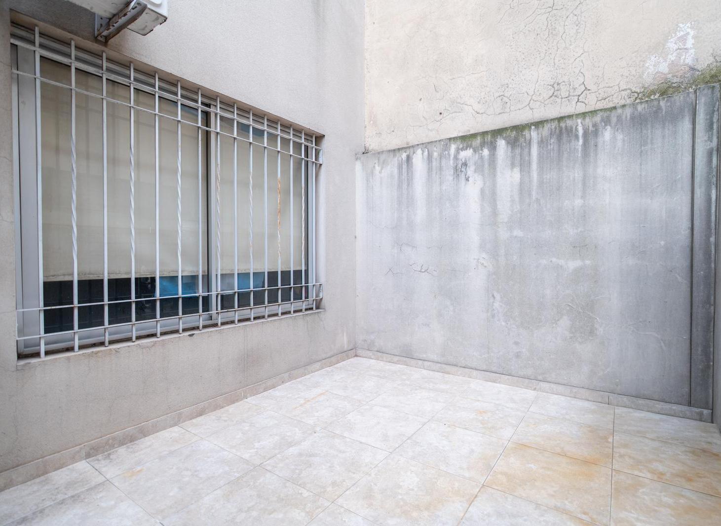 Foto de VENTA DEPARTAMENTO 2 AMBIENTES PATIO CUBIERTO Y DESCUBIERTO APTO, imagen 3