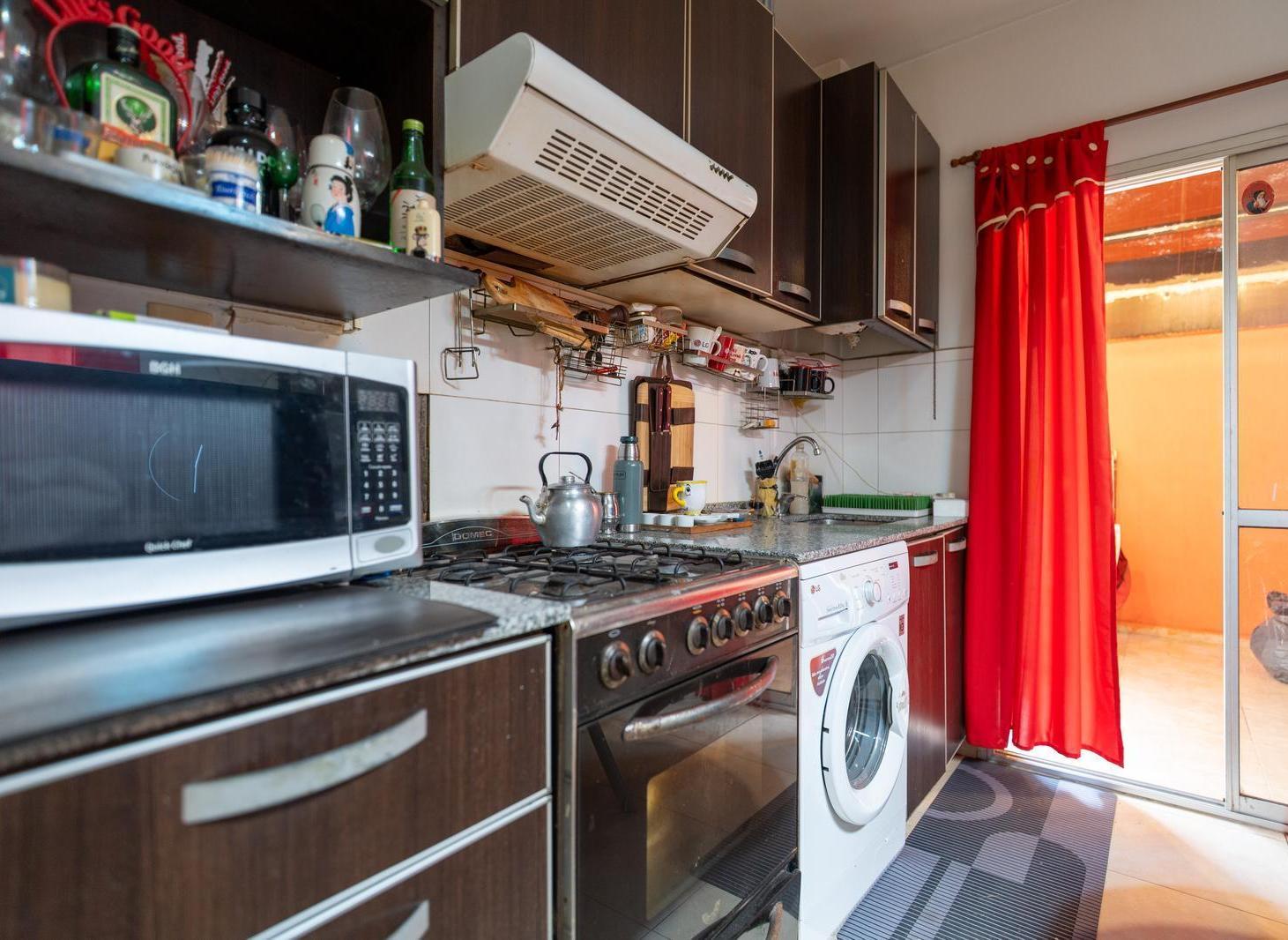 Foto de VENTA DEPARTAMENTO 2 AMBIENTES PATIO CUBIERTO Y DESCUBIERTO APTO, imagen 1