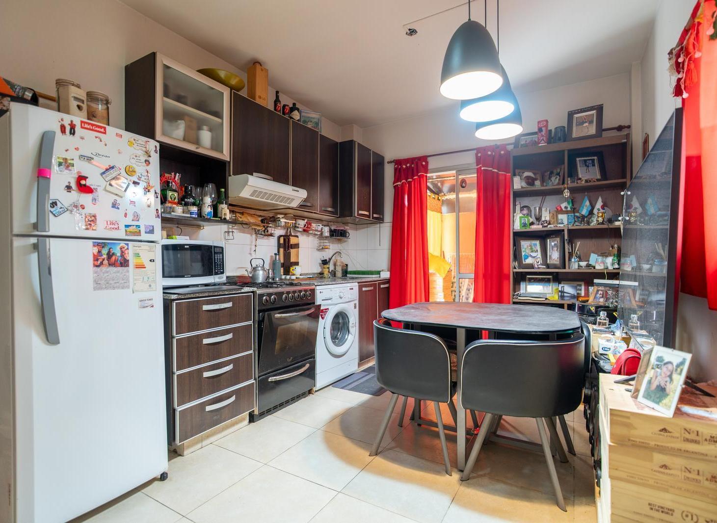 Foto de VENTA DEPARTAMENTO 2 AMBIENTES PATIO CUBIERTO Y DESCUBIERTO APTO, imagen 4