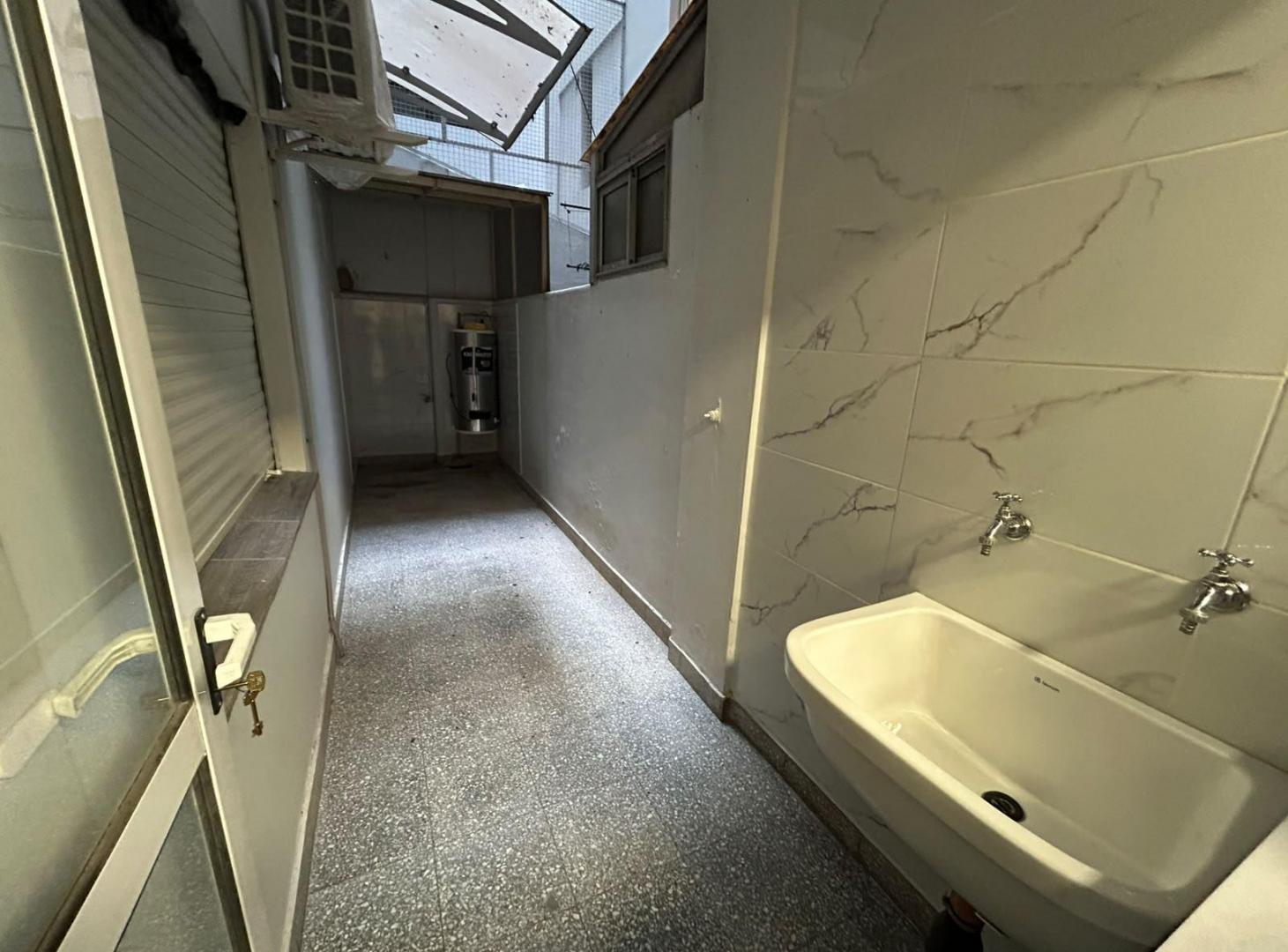 Foto de VENTA DEPARTAMENTO 2 AMBIENTES IMPECABLE DOS PATIOS RECICLADO A NUEVO, imagen 3