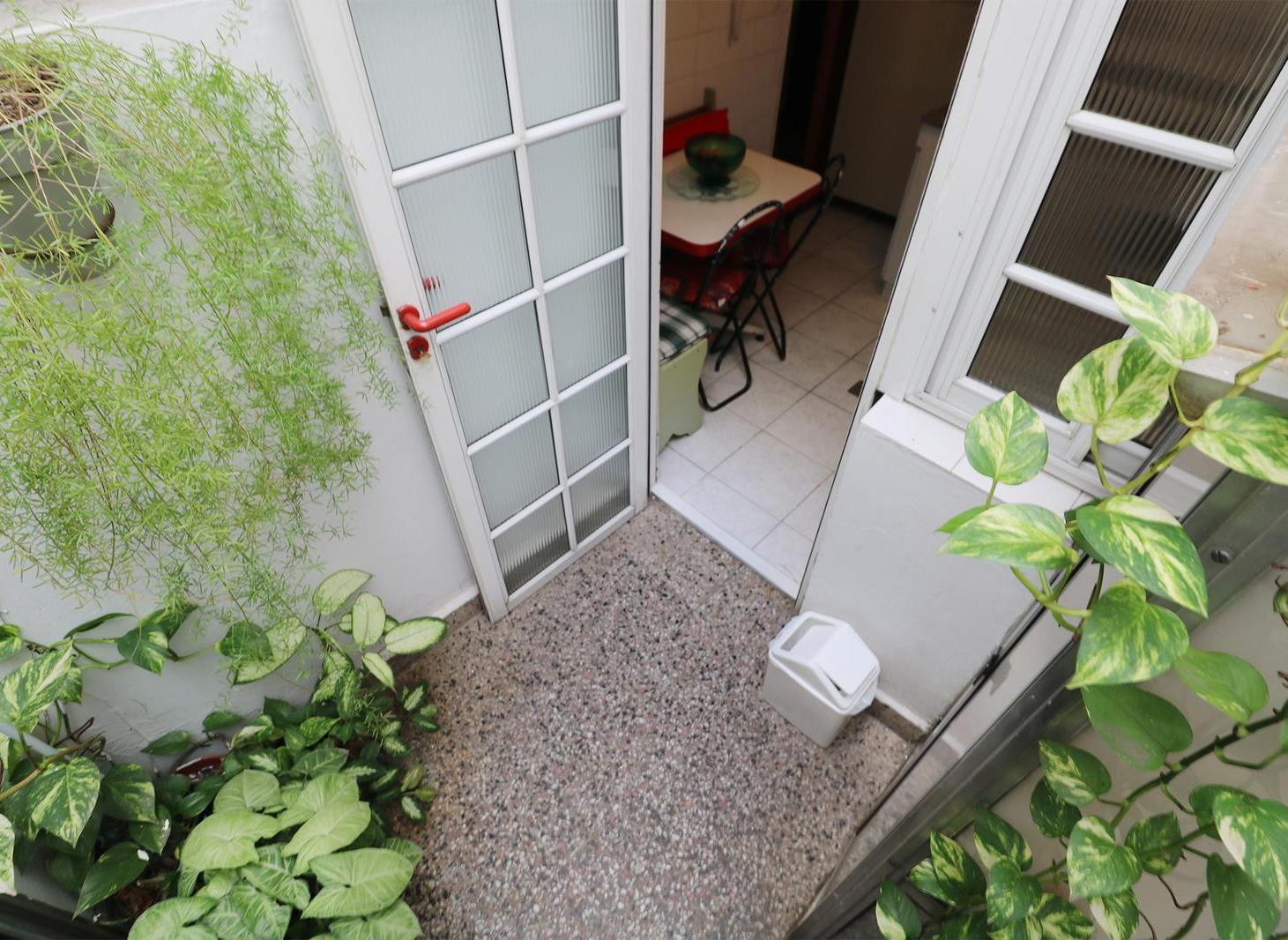 Foto de VENTA DEPARTAMENTO DE 2 AMBIENTES - CABALLITO - LUMINOSO - DOS PATIOS, imagen 3