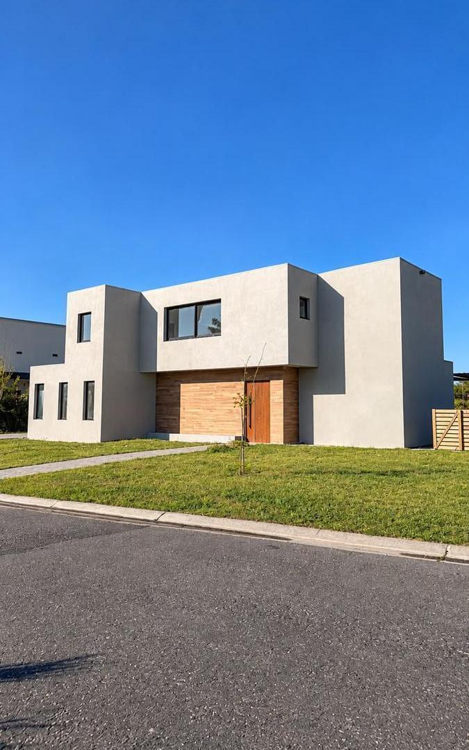 Foto de VENTA CASA A ESTRENAR 5 AMBIENTES - COUNTRY SAN SEBASTIÁN ÁREA 10, imagen 2