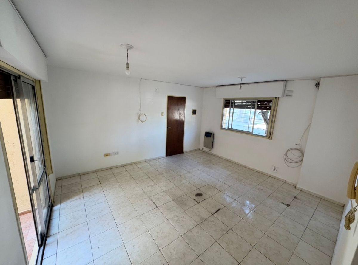 Foto de DPTO 2 DORM Y PATIO- EXPENSAS MUY BAJAS- Bº GENERAL PAZ, imagen 3