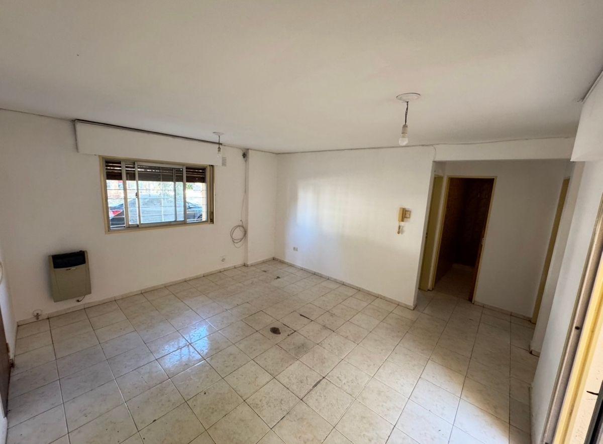 Foto de DPTO 2 DORM Y PATIO- EXPENSAS MUY BAJAS- Bº GENERAL PAZ, imagen 2