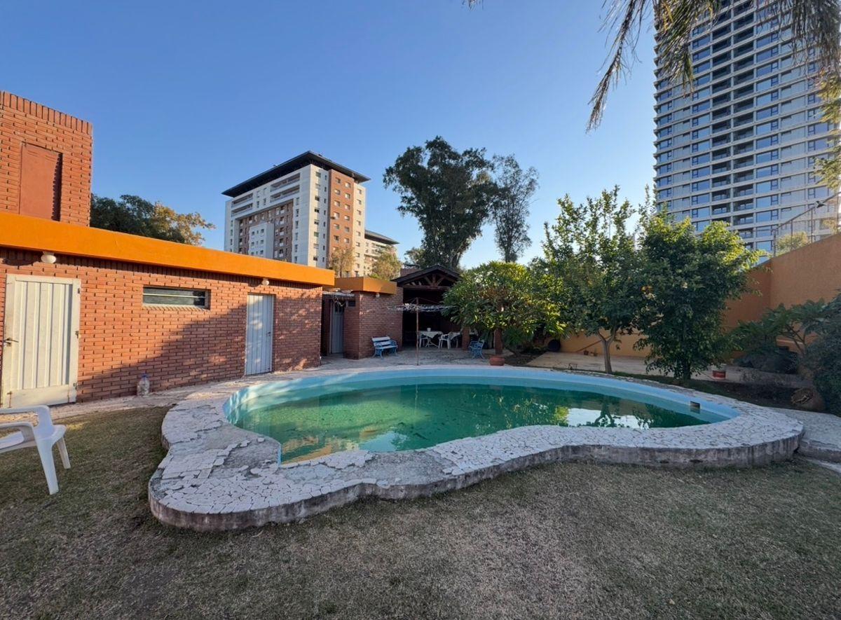 Foto de AMPLIA CASA C/PISCINA Y QUINCHO- ZONA ORFEO SUPERDOMO Y DINO MALL, imagen 2