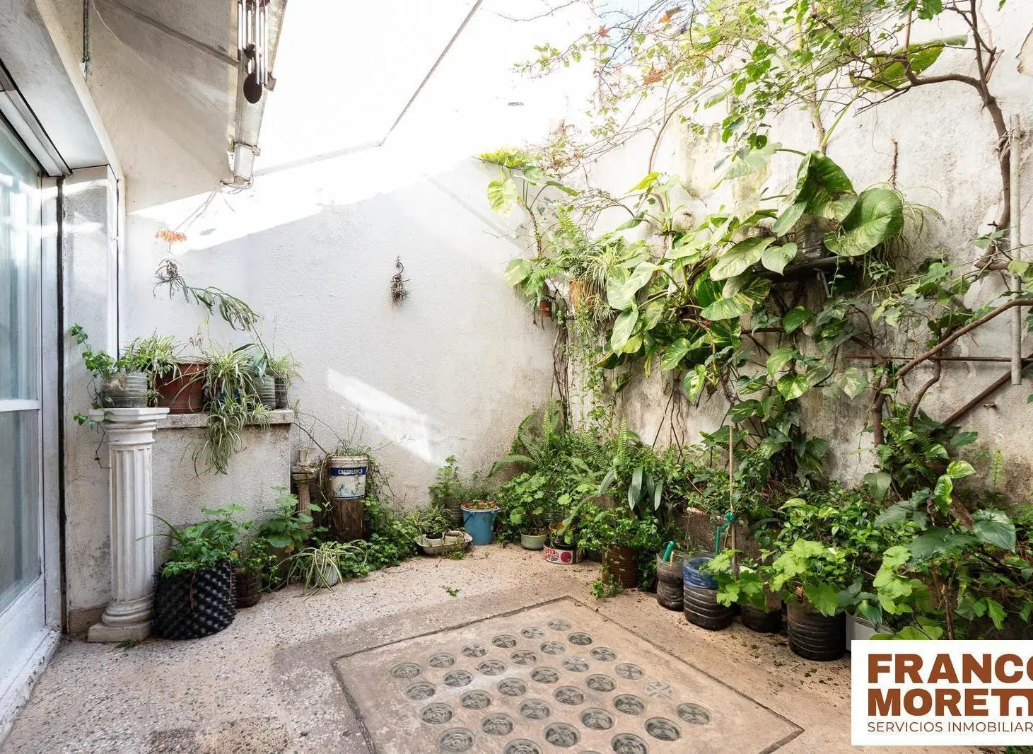 BAJÓ DE VALOR! Amplio Semipiso de 5 Ambientes con 2 Patios en el Corazón de San Cristóbal 2