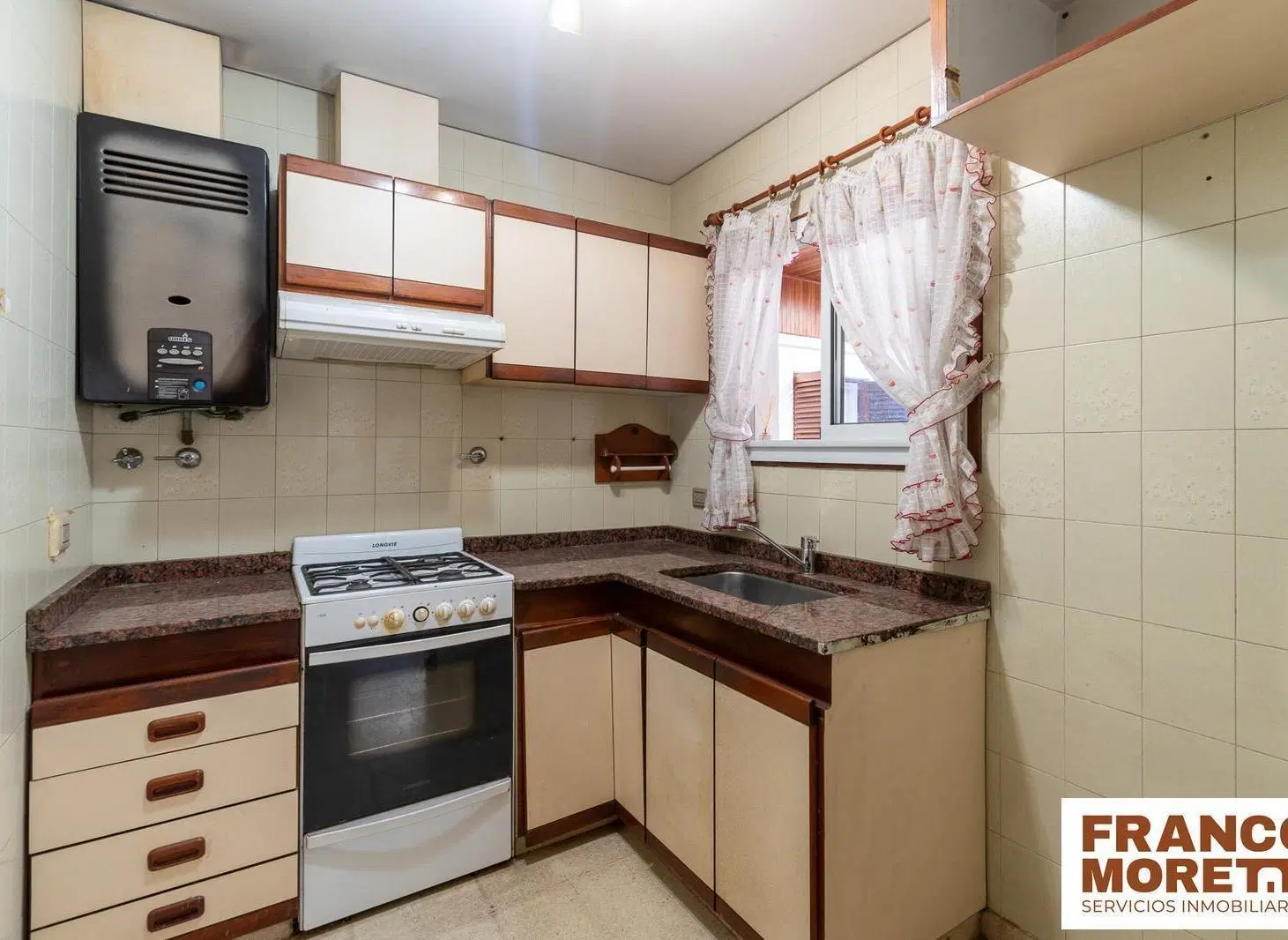Casa en Esquina con Terraza y Garage con posibilidad de edificar en Saavedra 8