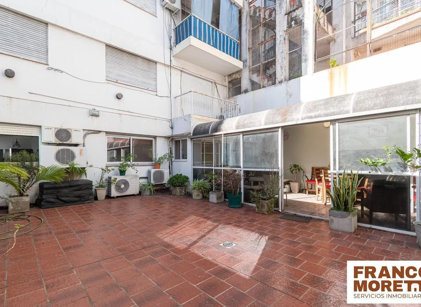 Departamento de 4 ambientes reciclado a nuevo y con cochera: Seguridad, Espacio y Comodidad. 2