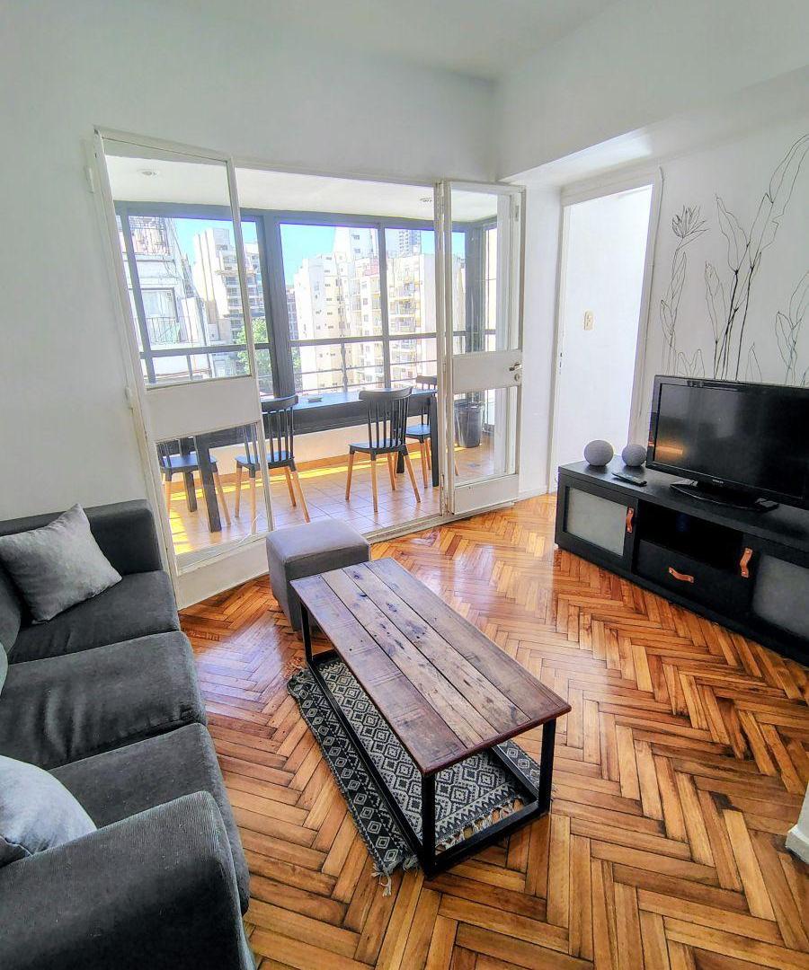 Imperdible 2 ambientes todo luz en barrio norte, con cerramiento y balcón al frente, piso alto.