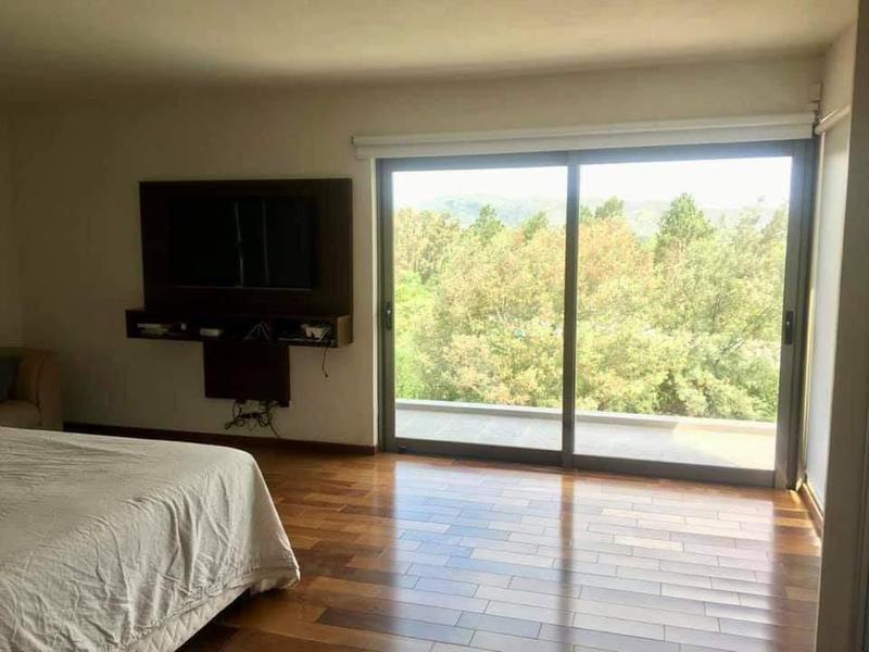 3 Dorm. - 1600 m² de Terreno - Recibe Menor 2