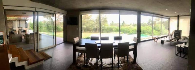 3 Dorm. - 1600 m² de Terreno - Recibe Menor 1