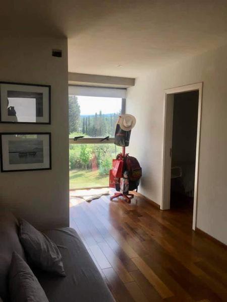 3 Dorm. - 1600 m² de Terreno - Recibe Menor 4