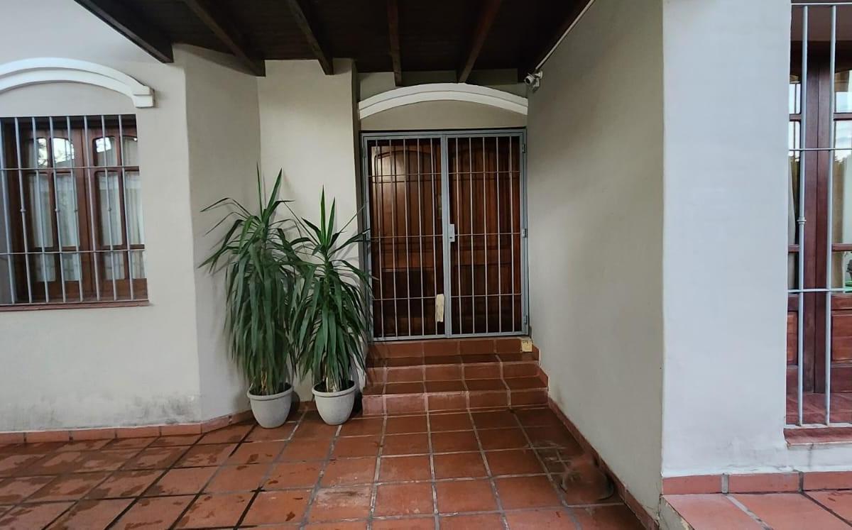 4 Dorm en Suite - Galería - Quincho - 1.500 m² Terreno 1