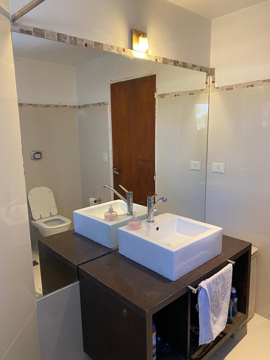 Zona Comercial - Casa con Oficina - 615 m² Terreno - 3 Dorm 2