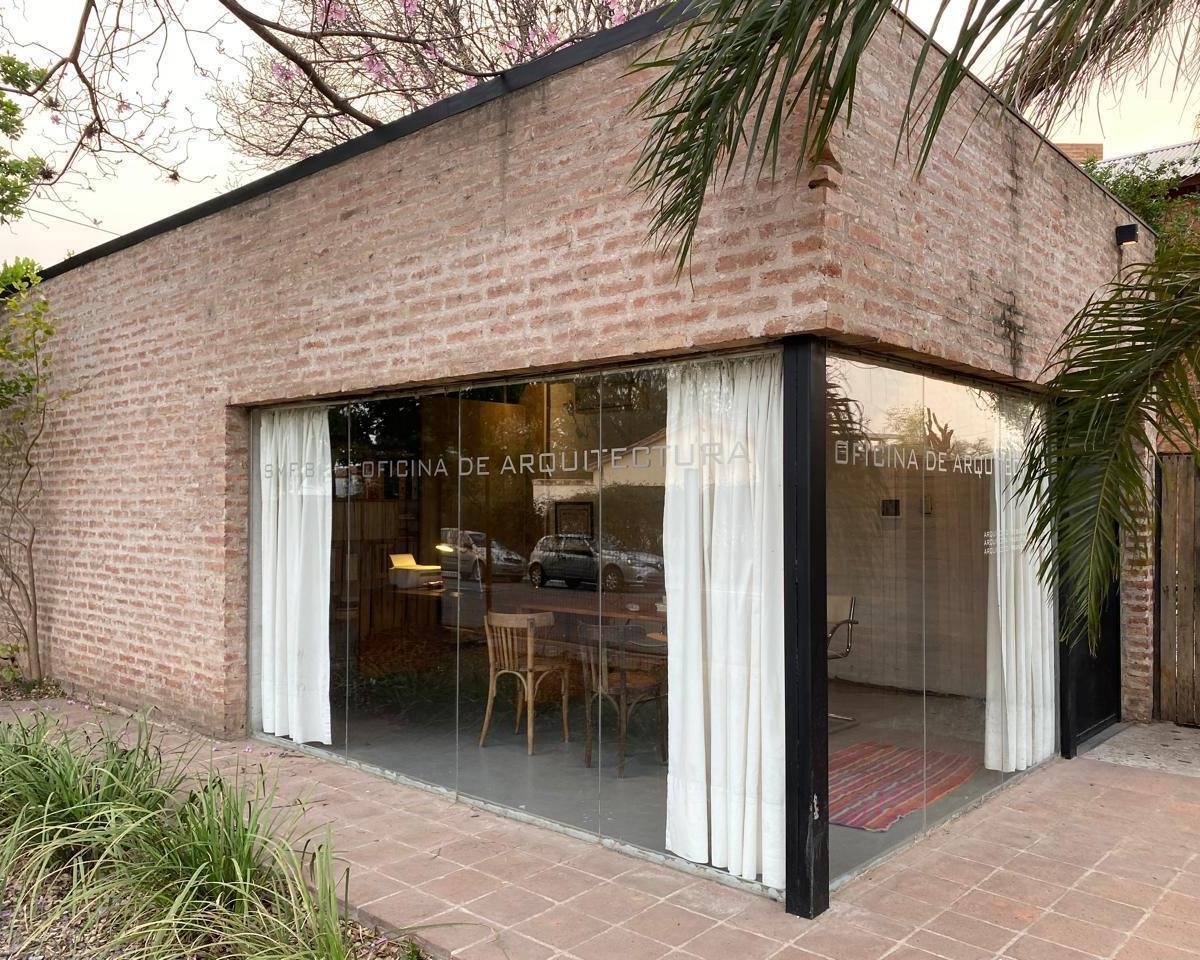 Zona Comercial - Casa con Oficina - 615 m² Terreno - 3 Dorm 3