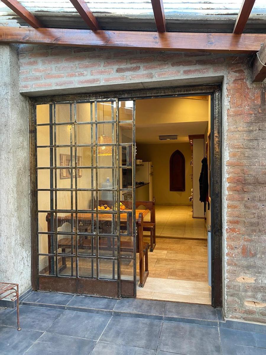 Zona Comercial - Casa con Oficina - 615 m² Terreno - 3 Dorm 4