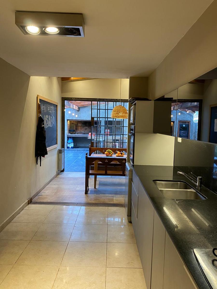Zona Comercial - Casa con Oficina - 615 m² Terreno - 3 Dorm 5