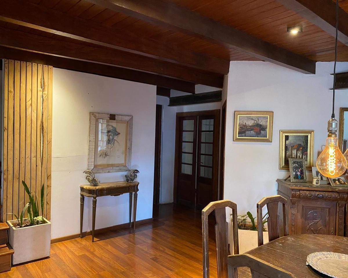 Zona Comercial - Casa con Oficina - 615 m² Terreno - 3 Dorm 2