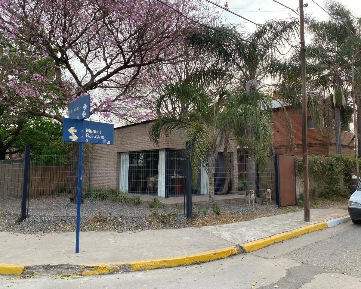 Zona Comercial - Casa con Oficina - 615 m² Terreno - 3 Dorm 3