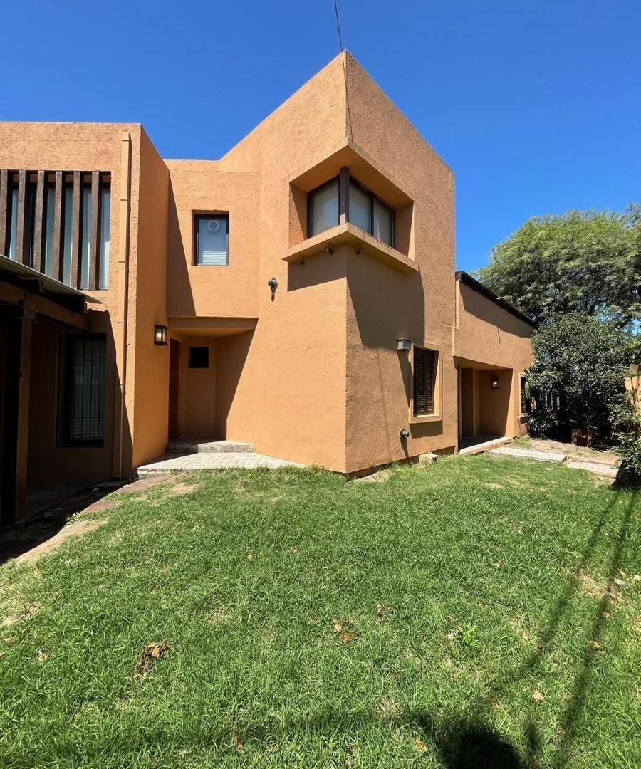 Recibe 100% menor - 3 Dormitorios - Casa venta en Cerro de las Rosas